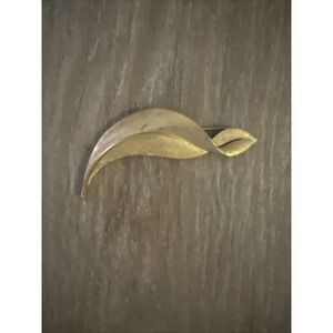 Vintage Crown Trifari Brushed Silver Tone Leaf Abstract Twist Pin Brooch  Signed